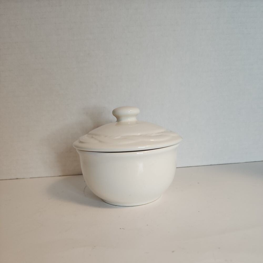 Pfaltzgraff Sugar Lidded Bowl Acadia White / Off White Woven Pattern Stoneware